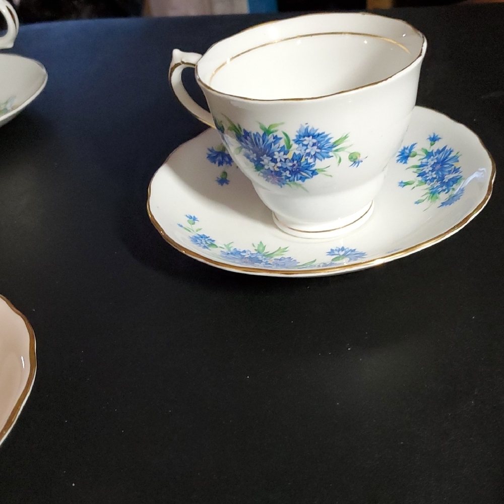 Eight Different Sets Of Floral Porcelain Teacup and Saucer Set - Picture 7 of 13